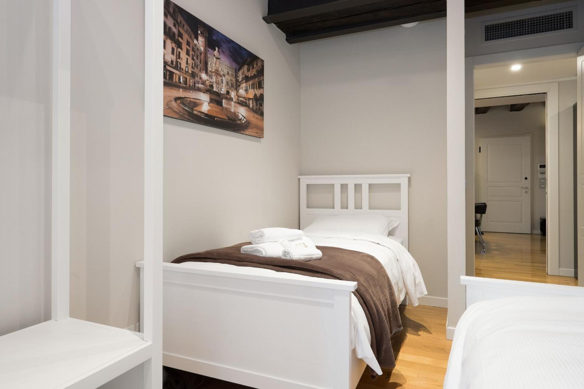 Flats4Rent Federica Apartment Verona Ngoại thất bức ảnh