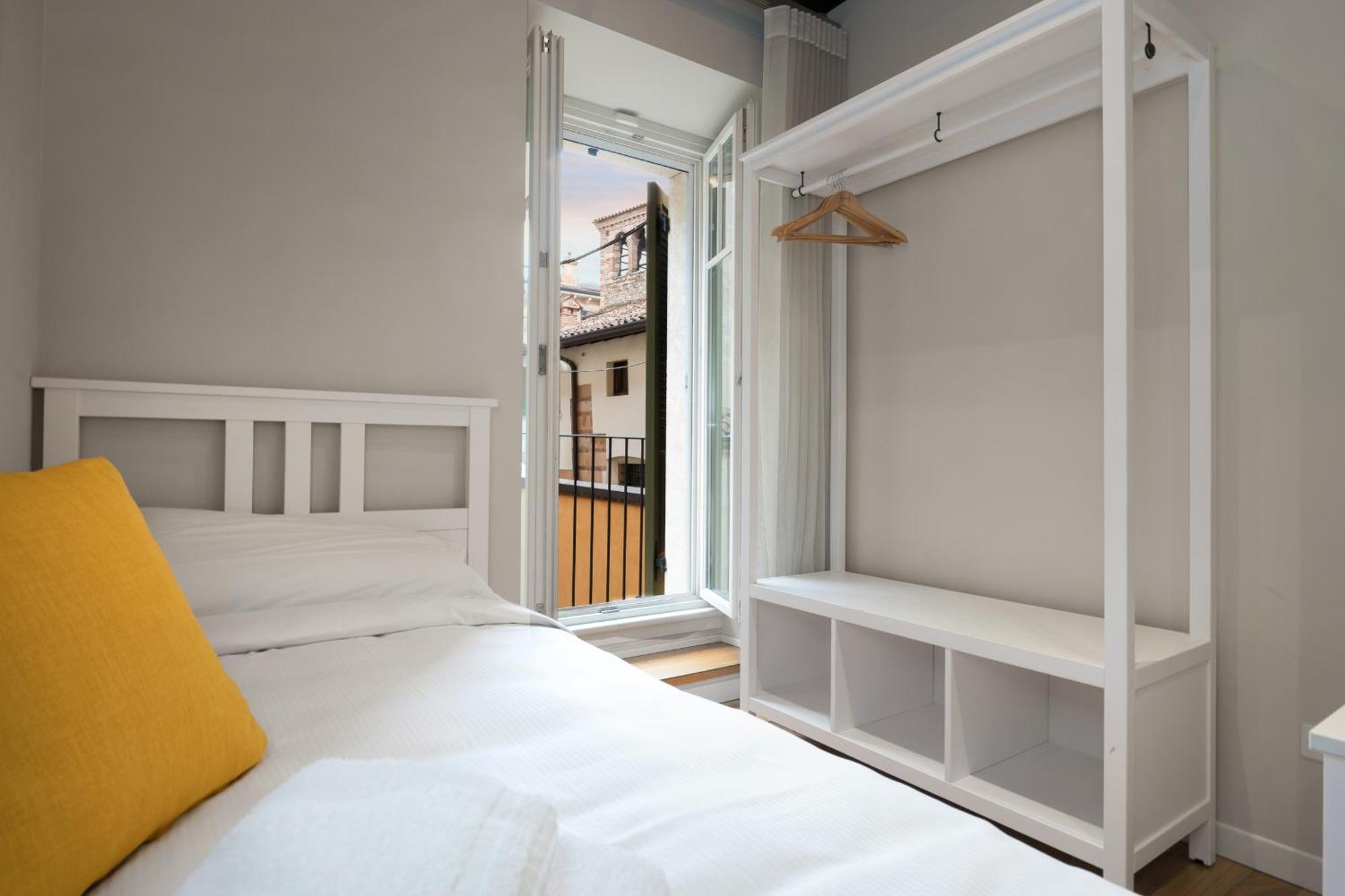 Flats4Rent Federica Apartment Verona Ngoại thất bức ảnh